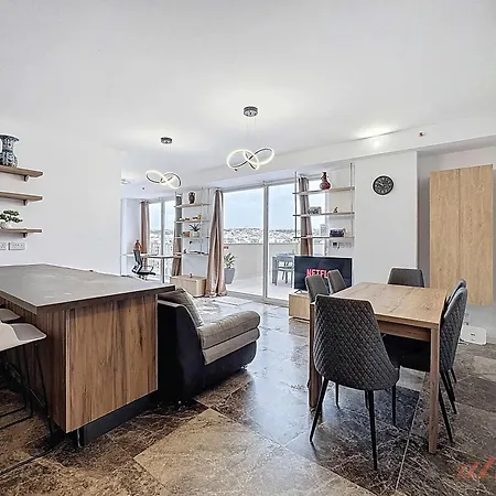 St Julians Penthouse With Private Pool Appartamento