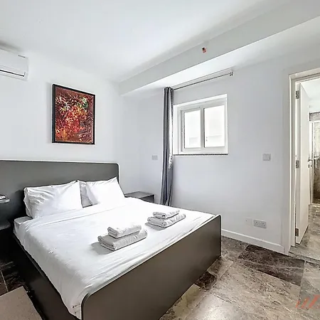 St Julians Penthouse With Private Pool * San Giuliano